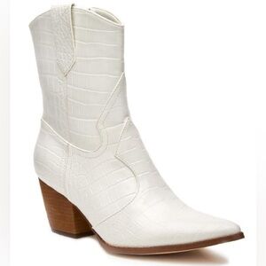 Coconuts by Matisse White Croc-Embossed Ankle Boots size 6.5